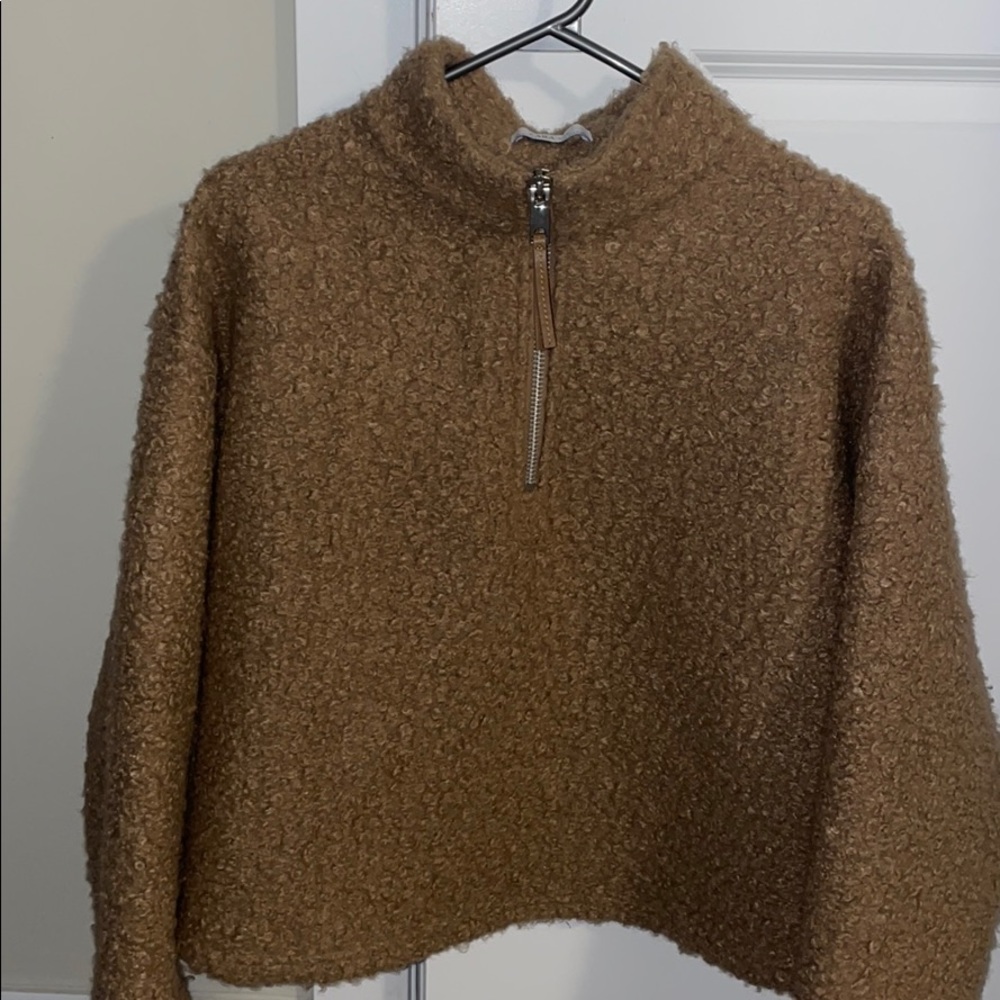 Pullover sweater